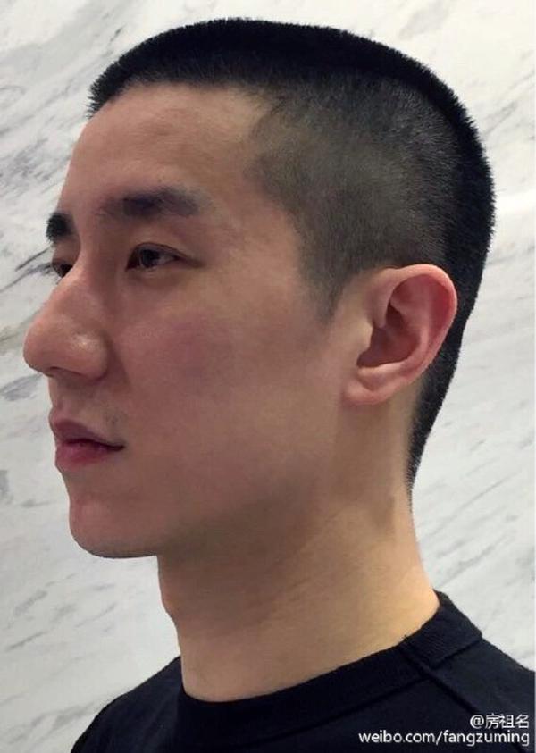 房祖名获释后首发博:从心开始 成龙为儿子剪发