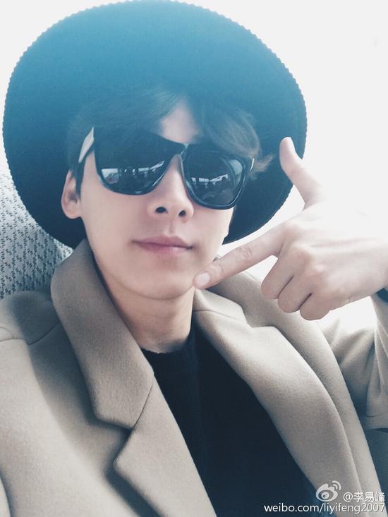 与李易峰相爱八年暖哭 李易峰公开恋情女友竟