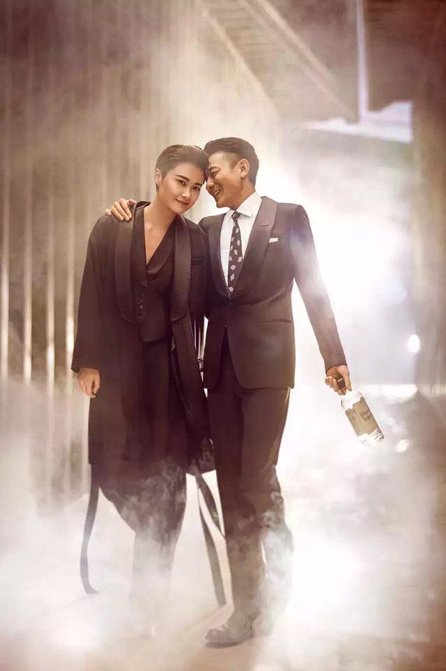 这组照片被帅哭 感觉最后一张刘德华笑成了小