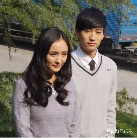 从杨洋到郑爽,给我们示范了N种穿校服的范本!