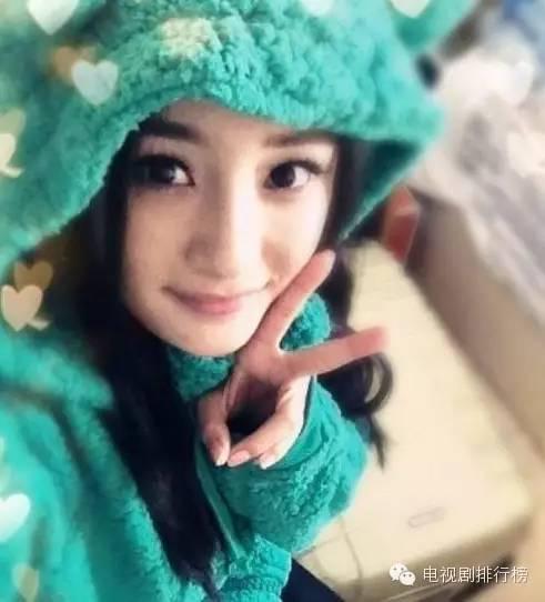 杨幂早期大头贴曝光 被这个清纯少女的动作萌