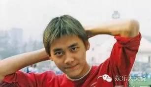 当红小鲜肉竟也有一段“洗剪吹”过去？被最后一张笑喷！