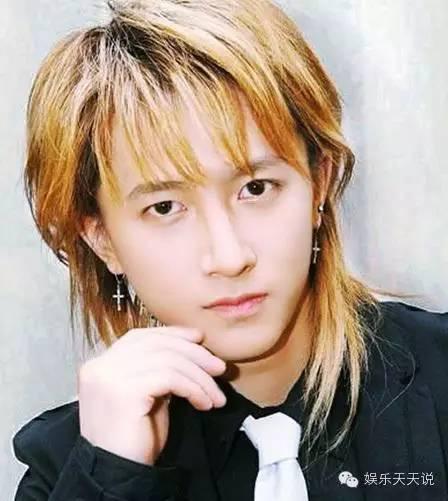 当红小鲜肉竟也有一段“洗剪吹”过去？被最后一张笑喷！