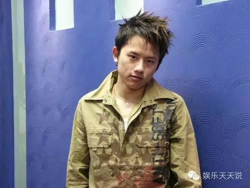 当红小鲜肉竟也有一段“洗剪吹”过去？被最后一张笑喷！