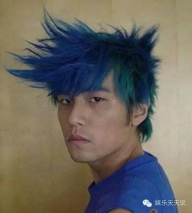 当红小鲜肉竟也有一段“洗剪吹”过去？被最后一张笑喷！