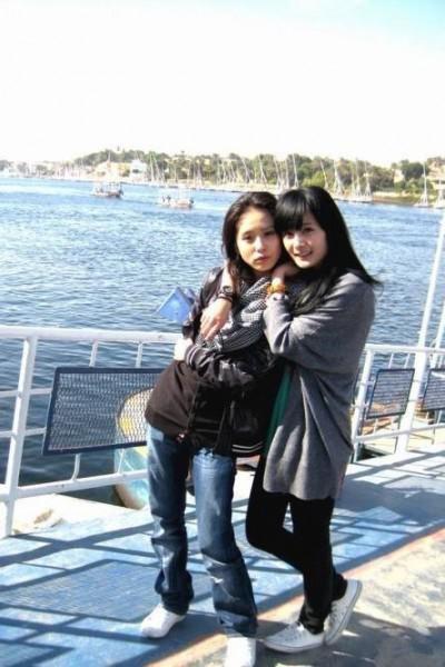 杨幂拥吻郭采洁 揭好友刘诗诗婚礼为何不请杨