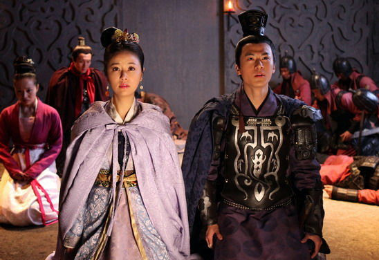 带新人最成功的就是杨幂了吧,她捧红了迪丽热