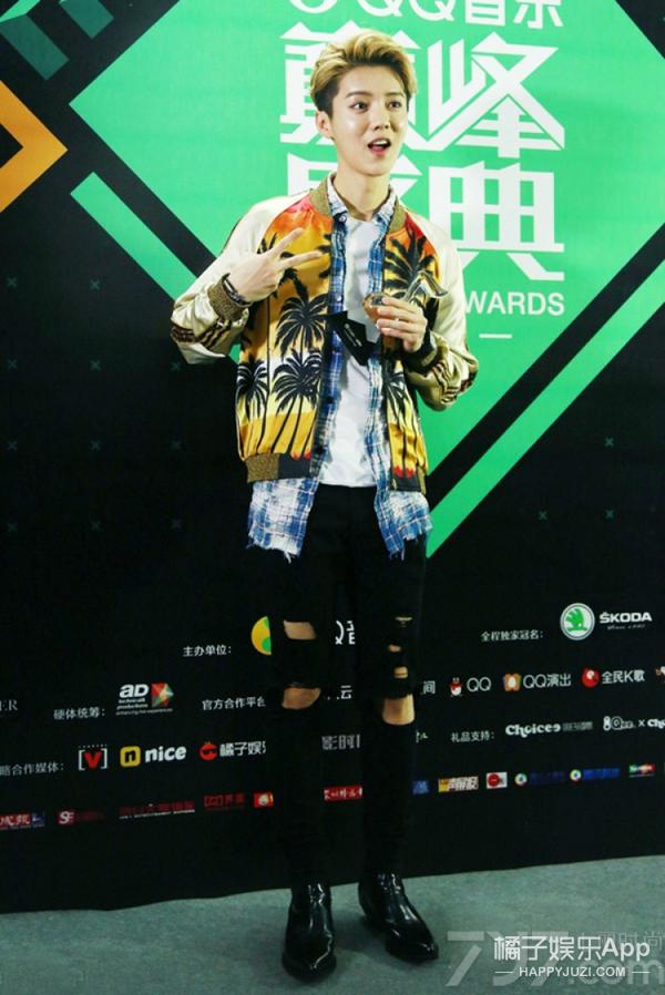 1
550x413 - 46KB - JPEG
![杨幂爱捂右眼鹿晗爱皱眉 明星自拍姿势罕见统