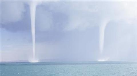 [视频]青海湖现九龙吸水奇观_新华网山东频道