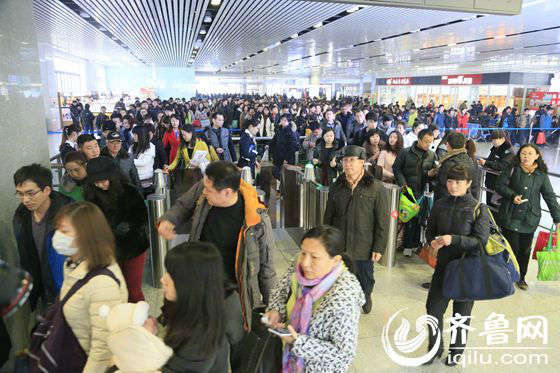 [视频]菏泽:公交钢珠暗袭 神枪手竟是熊孩子