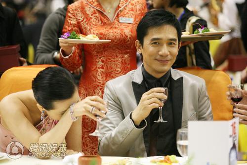 [视频]周董昆凌婚情书曝光 无wifi不结婚