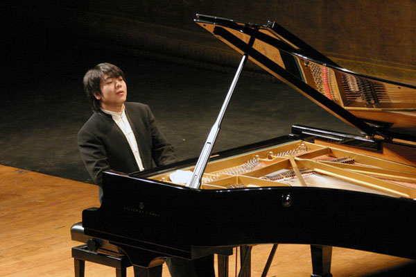 [视频]郎朗一曲钢琴曲奏响米兰世博会开幕式