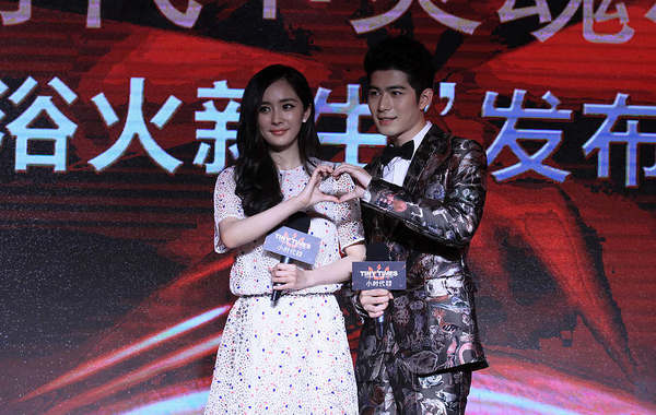 [视频]杨幂为《小时代4》造势 避谈性侵视频