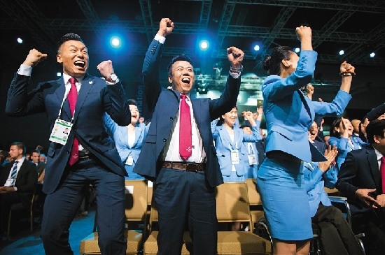 [视频]山东:今天起上调企业职工防暑降温费