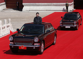 习近平检阅受阅部队