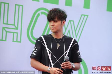 [视频]真人秀玩上瘾!罗志祥街头卖葱油饼