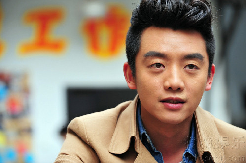 [视频]事业爱情双丰收!郑恺:猴年再接再厉