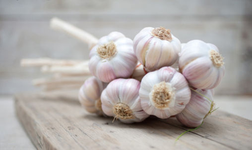 [视频]健康生活:吃大蒜过量对眼睛有伤害