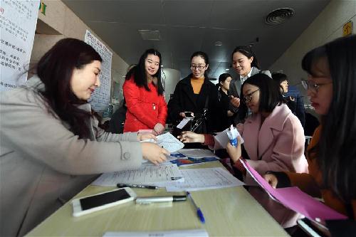 山东:大学生求职忙