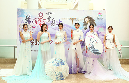 模特展示創意服飾作品