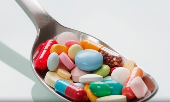 睡前吃钙片、降脂药最好 服药最佳时间点在哪