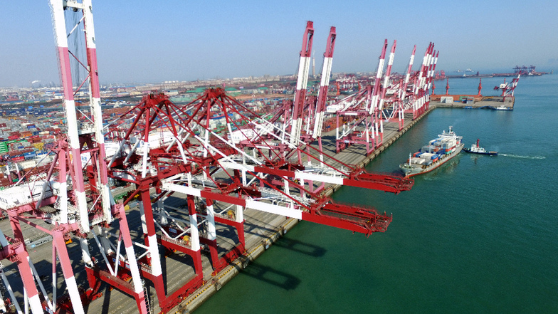 国内综合性大港&ldquo;青岛港&rdquo;的恢弘气势