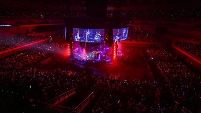 汪峰&ldquo;就这样&rdquo;济南开唱 献唱《美丽世界的孤儿》