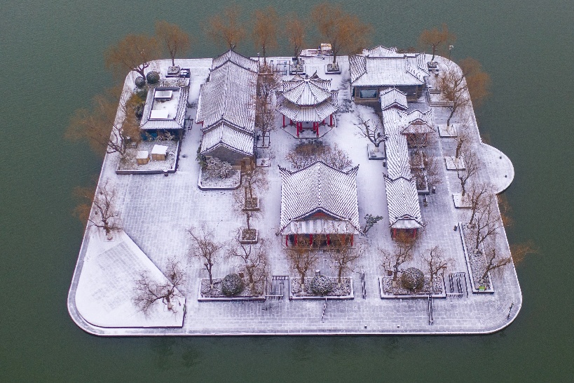 春雪醉明湖 白妆素裹甚是美丽