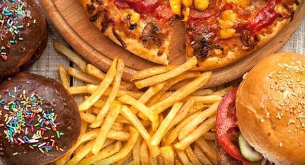 研究发现:压力大时吃垃圾食品更易变胖