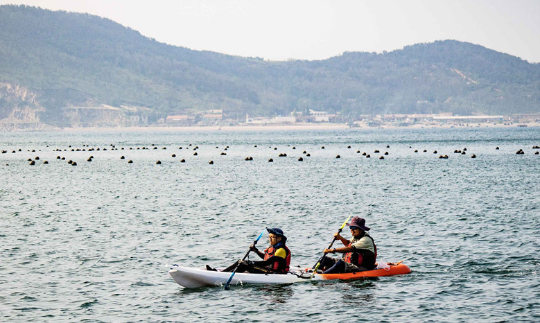 青島13歲少年劃舟30小時橫跨渤海灣！