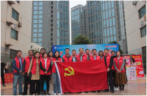 日照福彩为社区高龄老人送去牛奶大米等慰问品