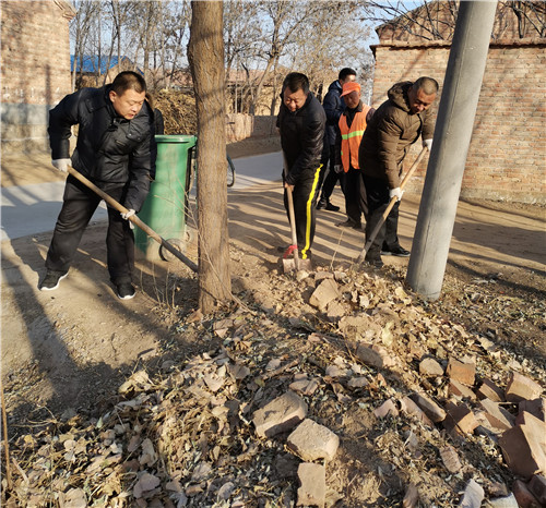 德州武城福彩志愿者深入乡村开展卫生大扫除活动