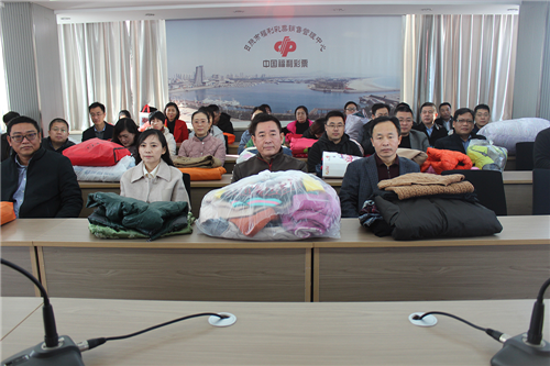 日照福彩"暖冬行动"为困难群众捐赠棉衣、棉被