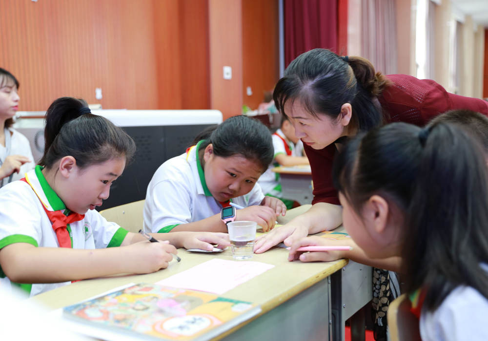 刘一明在湖南省湘西自治州吉首师范大学附属小学支教