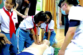 急救知识进校园报道 1127607738_1624931260000_title0h.jpg