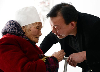 韩国女星泫雅热裤舞火辣 摆臀扭腰撩裙挑逗露